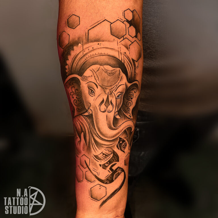 Nik Moss Glennon - Tattoo Artist | Big Tattoo Planet